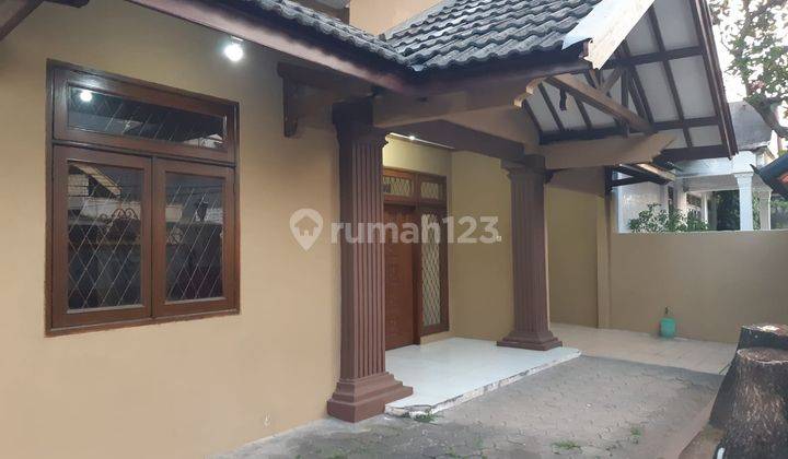 Rumah di Menteng Jakarta Pusat SHM Bagus 2