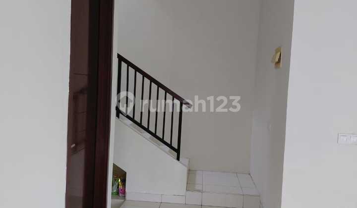 Rumah BSD Dekat Akses Tol, 2 Lantai, Dekat Pusat Perbelanjaan, di BSD, Nyaman dan Asri