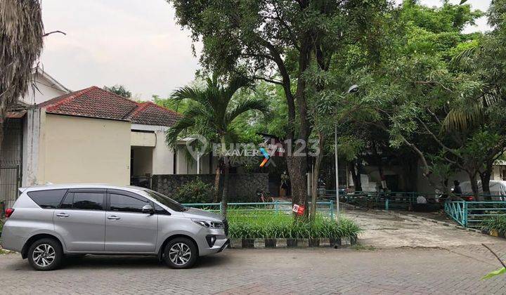 Dijual Rumah Usaha Dulunya Kantor di Simpang Darmo Permai Selatan 1