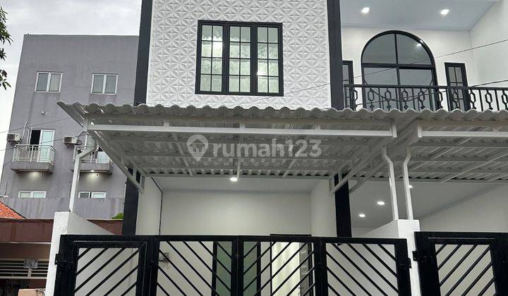 Rumah 3 Lantai Unfurnished SHM di Tanjung Duren, Jakarta Barat 1