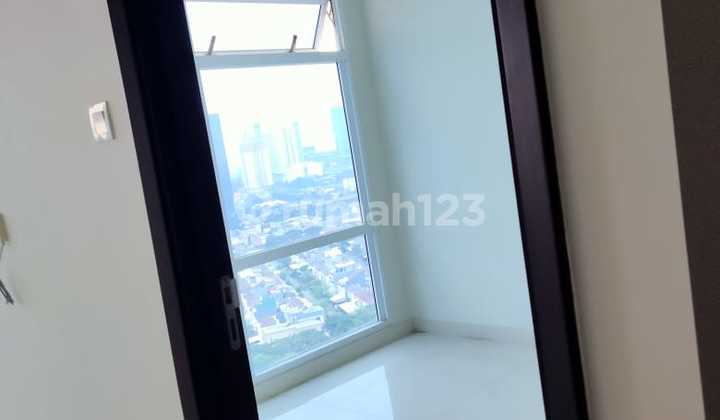 Nice 1 BR Apartment, Unfurnished, Puri Mansion 2