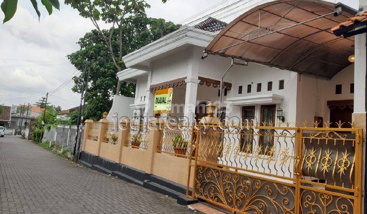 Rumah Mewah Disewakan Full Furnished Dekat Ugm 5