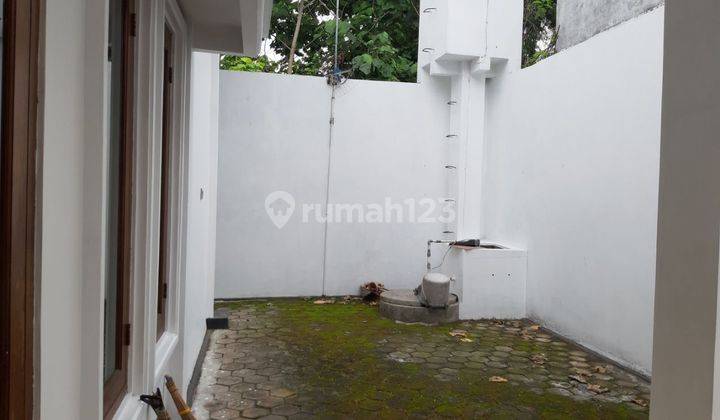 Rumah Mewah Disewakan Full Furnished Dekat Ugm 15