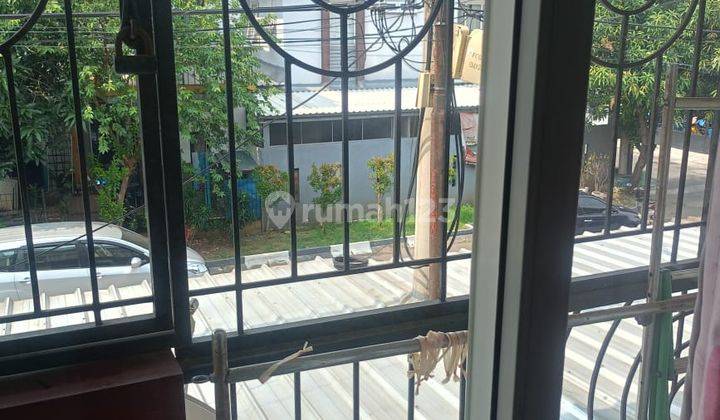 Dijual Rumah 2 Lantai SHM Bebas Banjir di Palem, Jakarta Barat 4