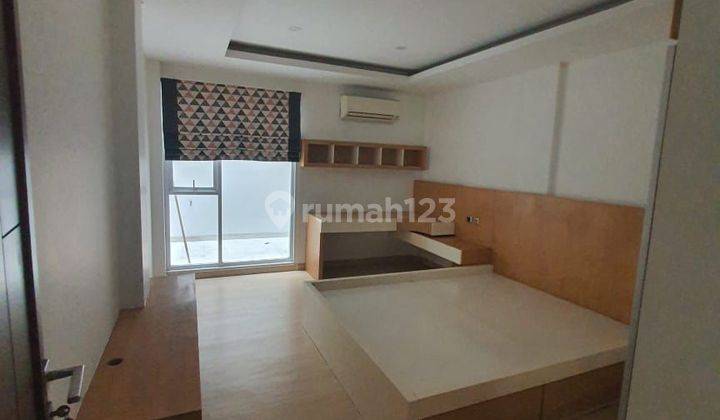 Rumah Mewah 3 Lantai SHM di Casa Jardin, Jakarta Barat 2