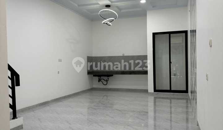Rumah Baru Cantik SHM di Tanjung Duren, Jakarta Barat 2