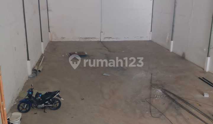 Warehouse Near Toll Access Container in Royal Kosambi Tangerang