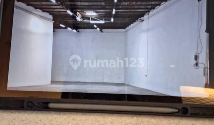Good Warehouse with Container Access in Kembangan, West Jakarta