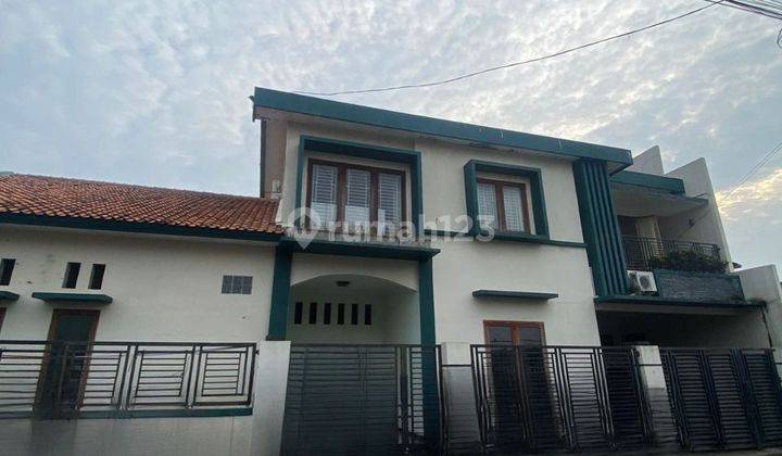 Rumah besar Luas Carport 12 mobil jatiwaringin Pondok gede  1