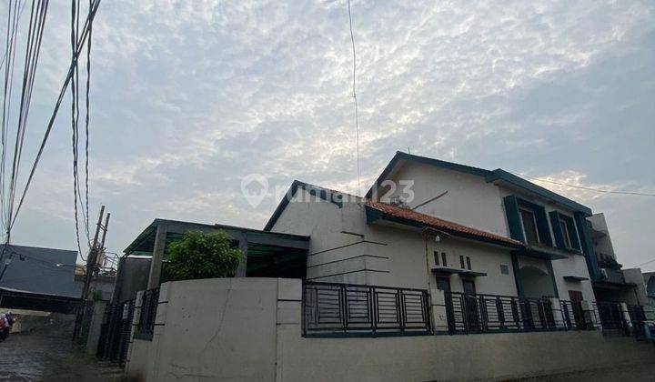 Rumah besar Luas Carport 12 mobil jatiwaringin Pondok gede  2