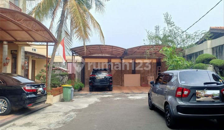 Rumah 2 Lantai Siap Huni Ada Kolam Renang di Cilandak.