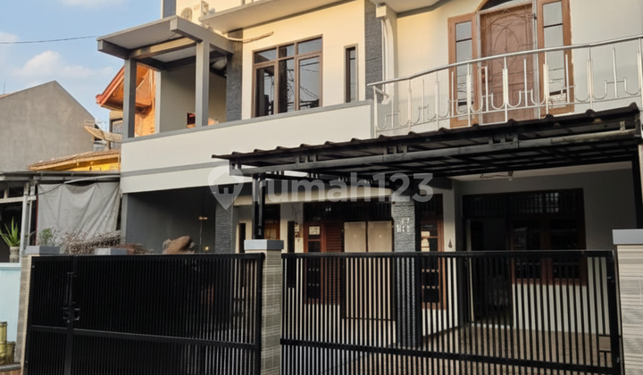 Rumah Bagus 2 Lantai Siap Huni di Pusat Kota Bekasi Rumah Bagus 2 Lantai Siap Huni di Pusat Kota Bekasi