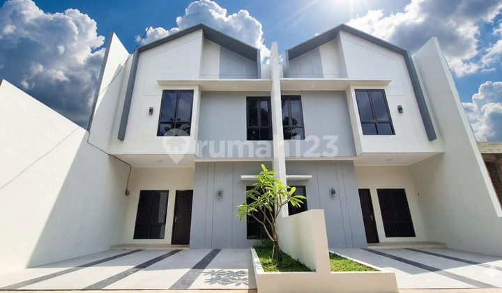 Rumah Baru 2 Lantai di Jatiwaringin, Carport 2 Mobil.i Rumah Baru 2 Lantai di Jatiwaringin, Carport 2 Mobil.i