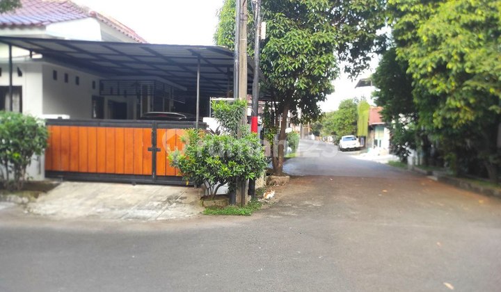 For Quick Sale: Ready-to-Occupy Corner House in Galaxy Housing Complex, Bekasi 2