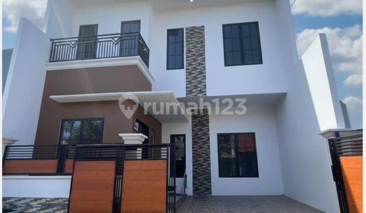 Rumah Baru 2 Lantai Siap Huni di Kodau Dekat Akses Tol