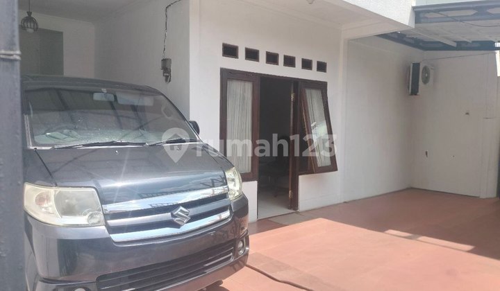 Dijual Cepat Rumah 2 Lantai Cocok untuk Kost, di Pondok Kelapa 2