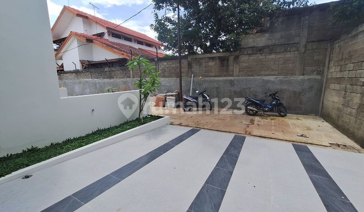 Rumah Baru 2 Lantai di Jatiwaringin, Carport 2 Mobil.i 2