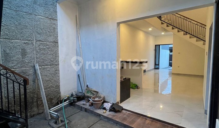 Dijual Cepat Rumah Baru 2 Lantai Dalam Komplek di Jatiwaringin. 2