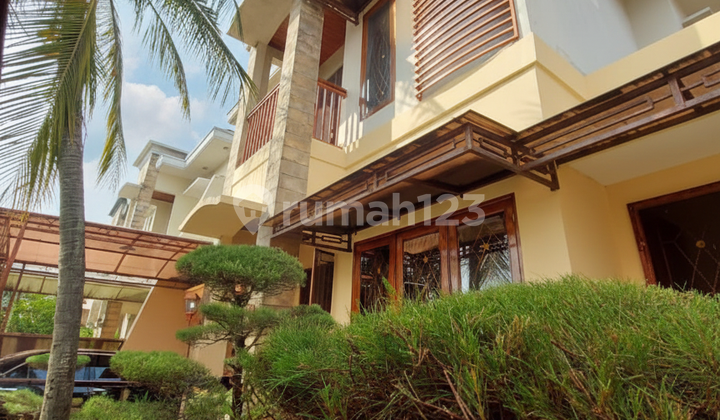 Rumah 2 Lantai Siap Huni Ada Kolam Renang di Cilandak. Rumah 2 Lantai Siap Huni Ada Kolam Renang di Cilandak.