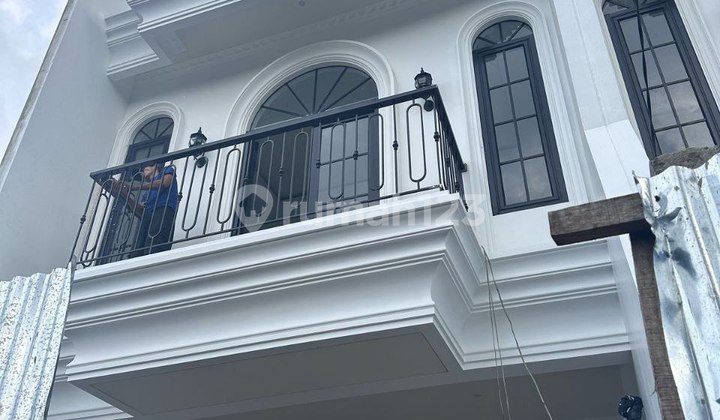 Rumah Baru 3lt Bata Merah Kt 4 Strategis Dkt Tol Uki & Cawang Ety