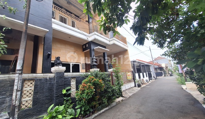 2.5-Story Sturdy House Inside Housing Complex Near Jatiwarna Toll Road, Etty.