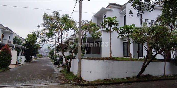 Rumah HOOK LUAS MURAH di Grand Panoramic
Arcamanik
Bandung Etty 2