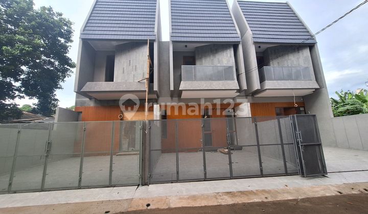 Modern Red Brick New House Estate.nrby Highway &amp; Toll Rd. 2