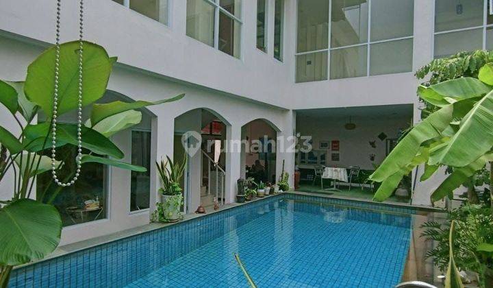 Rumah 3lt Bagus Lb 302m- Rp 3,95m Kolam Renang Pribadi Di Komplek 1