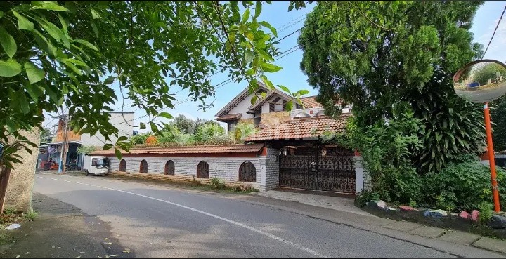 Rumah Clasik di Ciracas Jakarta Timur, Murah Dkt Tol Bambu Apus