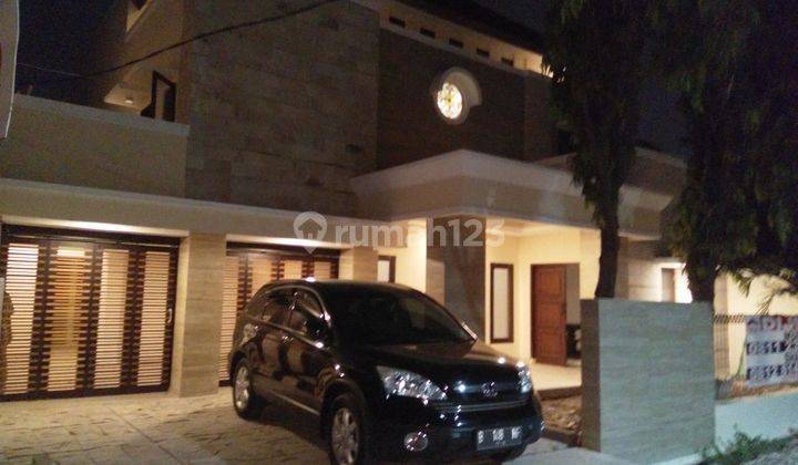 Rumah 2 Lantai Clasik Mewah Murah di Kodam Jatiwaringin Jakarta Timur 1