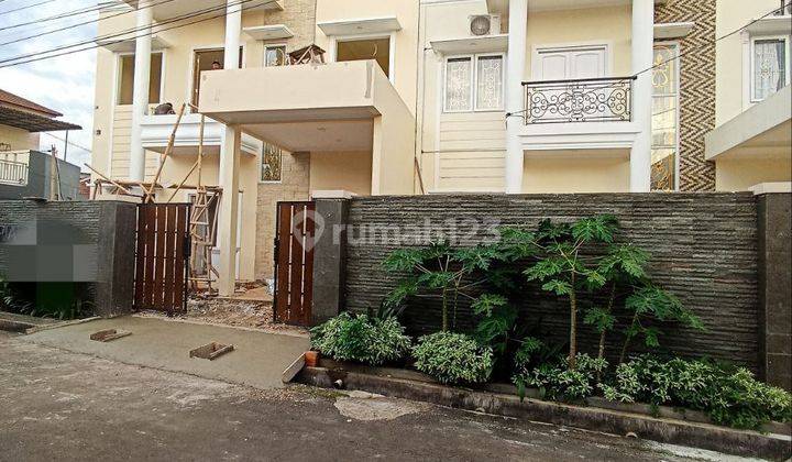 Rumah 2 Lantai Baru Murah Mewah di Gamrit Jatiwaringin Pondokgede 1