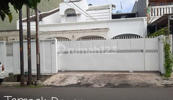 Rumah 2Lantai Clasik Luas di Tulodong Senayan Kebayoran Baru Jakarta Sel