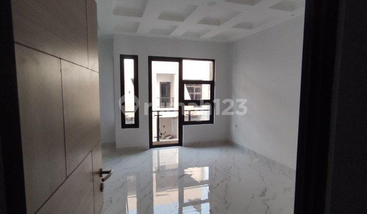 Rumah 3 Lantai Baru Modern Semi Furnish di Rawamangun Jakarta Timur Rumah 3 Lantai Baru Modern Semi Furnish di Rawamangun Jakarta Timur