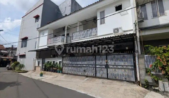 Rumah Clasik Murah 3 Lantai di Kemanggisan Slipi Jakarta Barat 