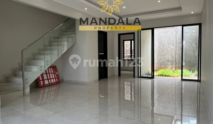 For Sale New House, Spacious Back Garden in Vanya Park BSD City 2