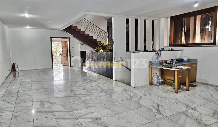 Rumah Mewah Luas + Kolam Renang di Bendungan Hilir Jakarta Pusat 2