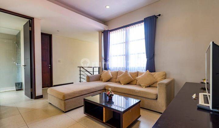 Dijual Villa Furnished Pool Murah Hrg 3 M-an Nego di Taman Griya 2