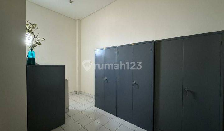 For Sale 3 Floor Strategic Shophouse CCTV + AC Cheap Price 3 M-an Negotiable @Penatih 2