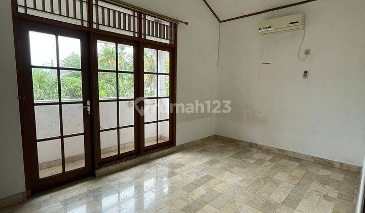 Disewakan Rumah Dengan Tanah Luas Siap Huni di Sektor 2 Bintaro Jaya 4