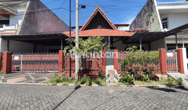 Rumah Kertajaya Indah terawat bagus dekat Koni Galaxy Mall MERR 1