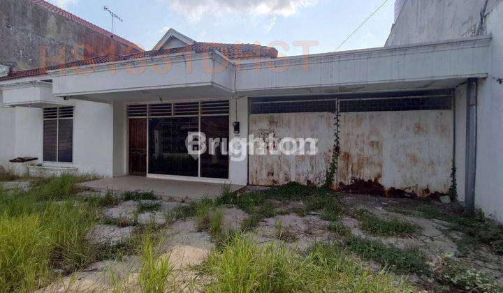 RUMAH DHARMAHUSADA INDAH HITUNG TANAH SAJA STRATEGIS DEKAT MANYAR KERTOARJO GM 1