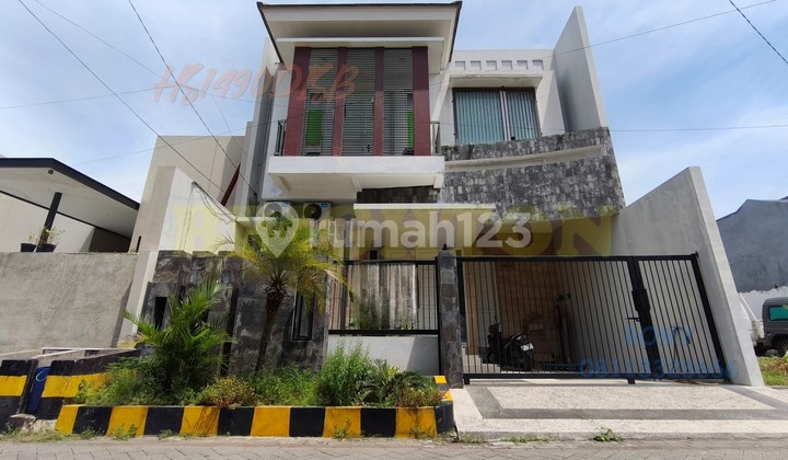 Rumah Darmo Indah Minimalis 2 lantai Terawat siap huni Rumah Darmo Indah Minimalis 2 lantai Terawat siap huni