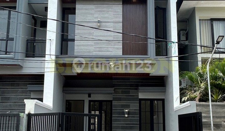 Rumah Manyar di boulevard Brand New Tropical minimalis modern Rumah Manyar di boulevard Brand New Tropical minimalis modern