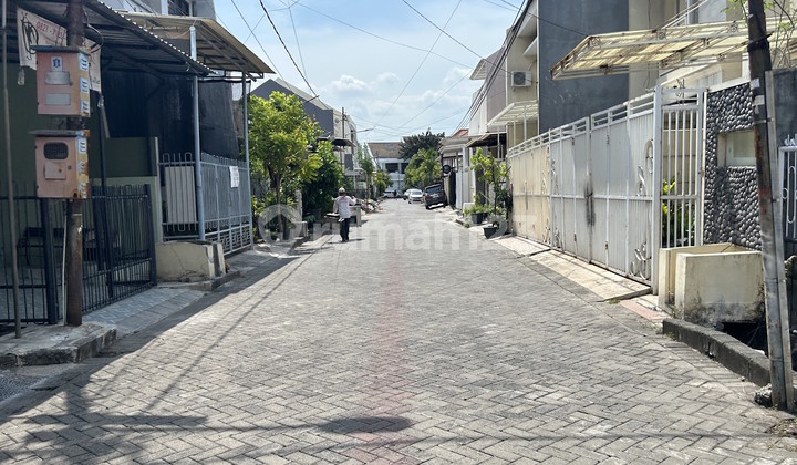 Manyar Tompotika minimalis dua lantai siap huni 2