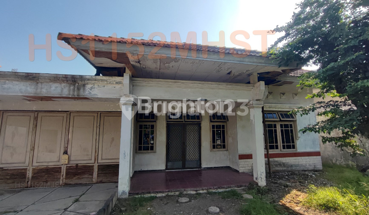 Price Drop MANYAR HOUSE, Strategic Location, Park in Front, Wide Road Row Price Drop MANYAR HOUSE, Strategic Location, Park in Front, Wide Road Row