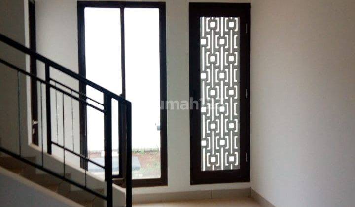 Rumah Kontrakan 2 Lantai Bagus Unfurnished SHM di Btari 9 Standard Summarecon Bandung, Bandung 2