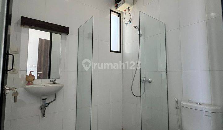 Rumah 2 Lantai Bagus Unfurnished SHM di Setraduta , Bandung 2