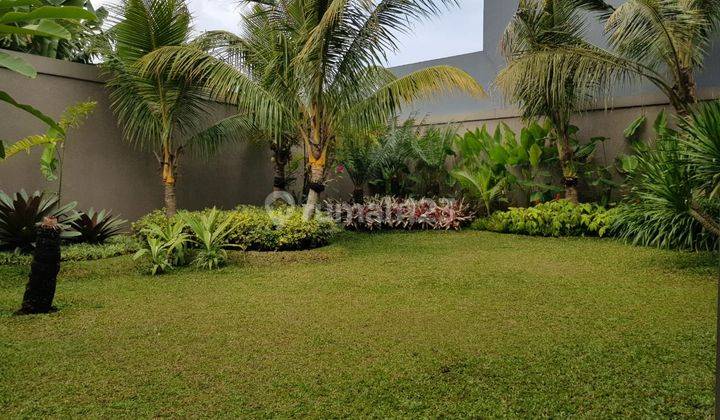 Rumah 2 Lantai Bagus Unfurnished SHM di Setraduta , Bandung 1