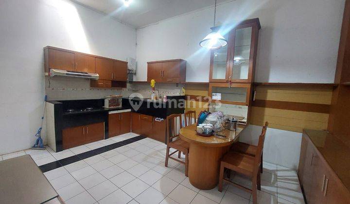 Rumah 2 Lantai Bagus Semi Furnished SHM di Setraduta, Bandung 1