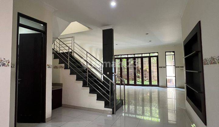 Rumah Bagus Unfurnished SHM di Singgasana Pradana , Bandung 1